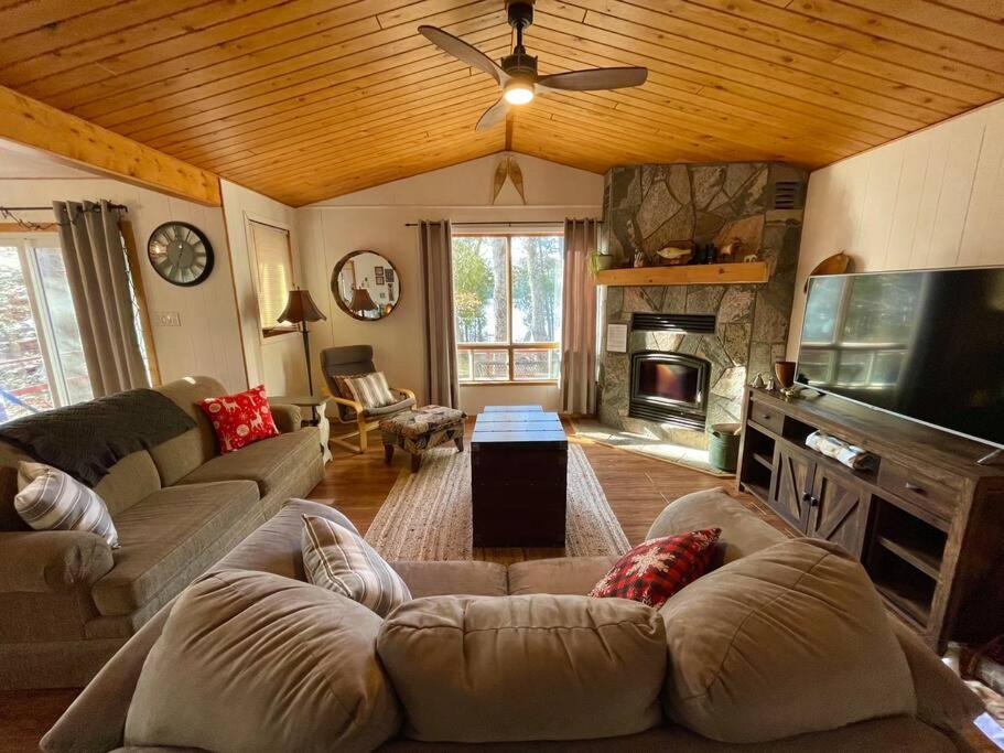 Hastings Highlands House | Dawson Loop Inn 3BR Lakefront Chalet Style Cottage