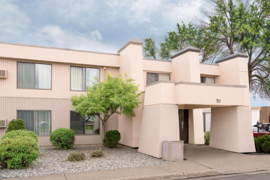 St. Cloud Hotel | Days Inn by Wyndham St Cloud