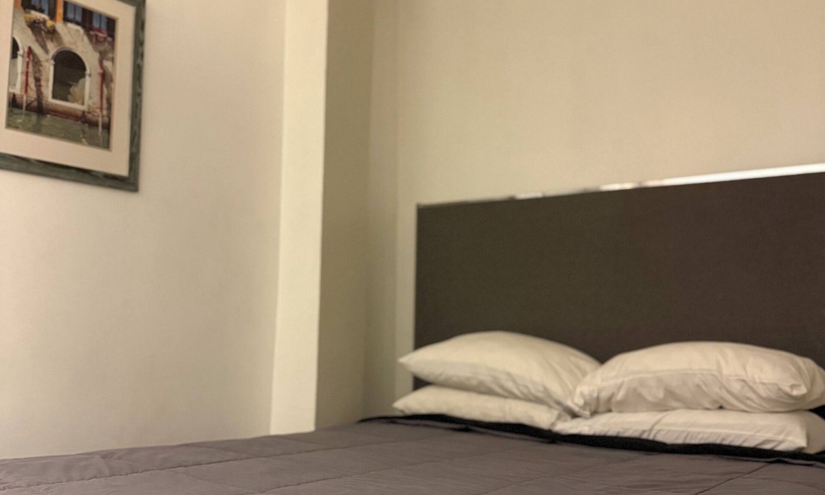 St. Lawrence Apartment | Deluxe Queen Suite, Private Bathroom & Kitchenette