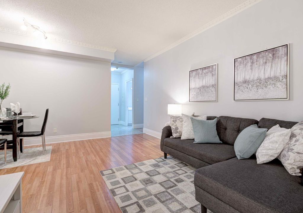 Downtown Mississauga Apartment | Deluxe Two Bedroom Apartment in Ovation Towers, Mississauga