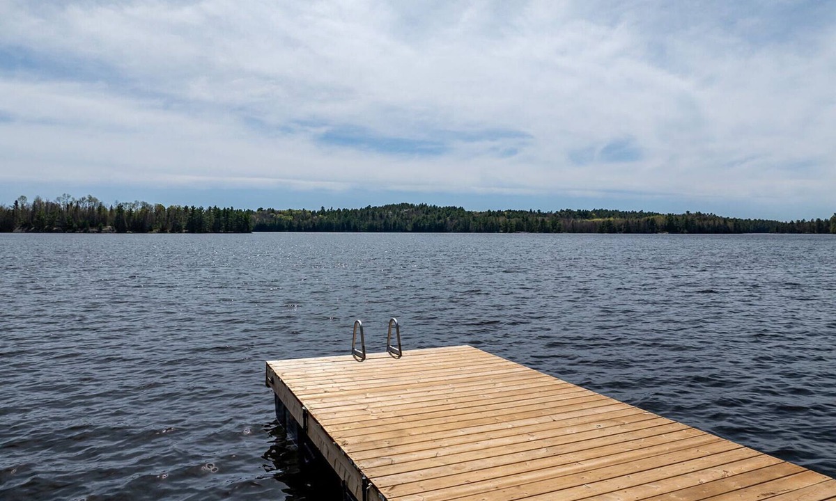 Sables-Spanish Rivers House | Denvic House - a private lakefront retreat