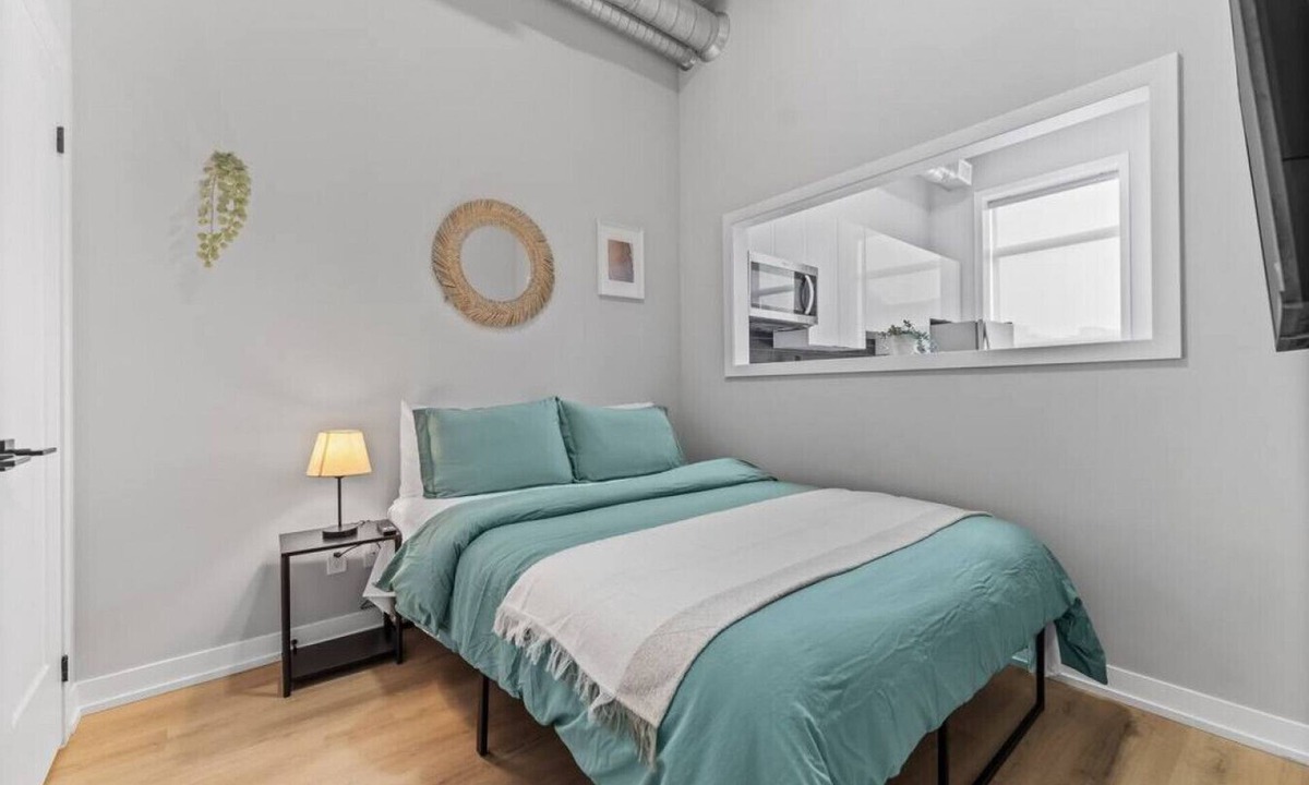 Peterborough Apartment | Designer Loft 1BR Exposed Brick Bay Windows