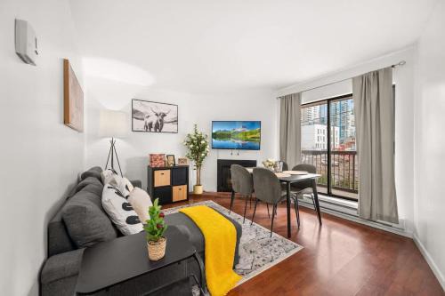 West End Apartment | Downtown 3BR Oasis with Balcony & King Ensuite