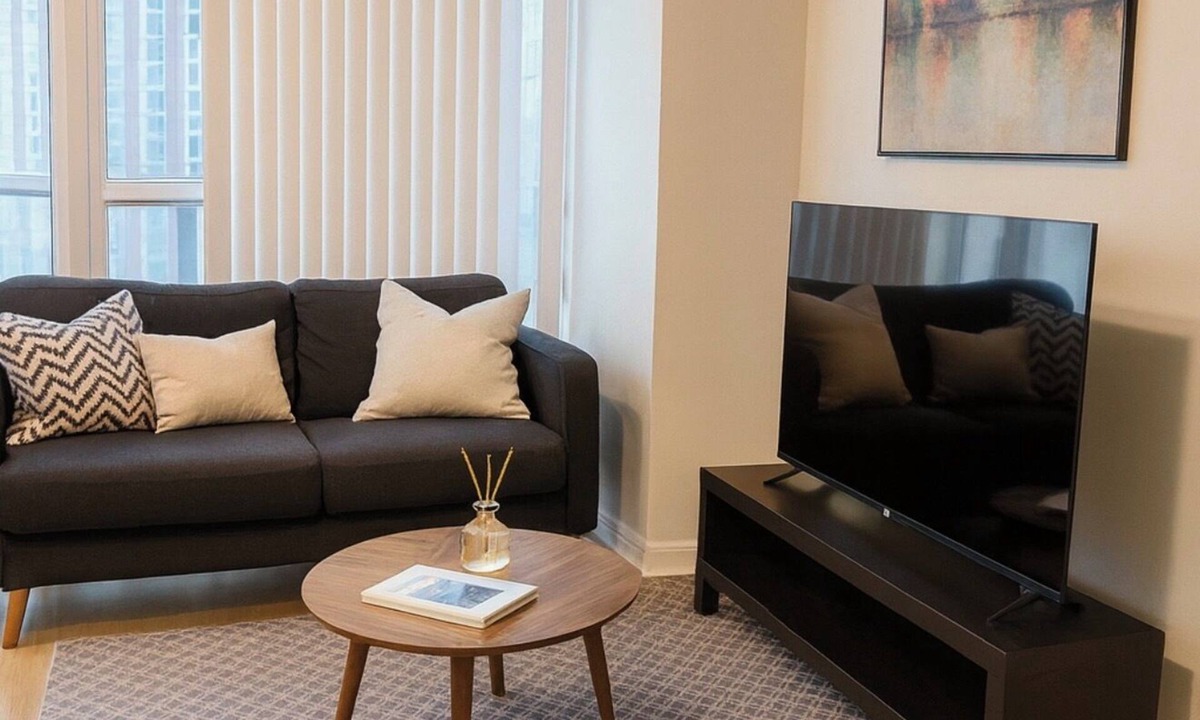 Bay Street Corridor Hotel | Downtown Toronto 1 Bed 1 Bath | Queen Bed, Pool Table Steps From The CN Tower|