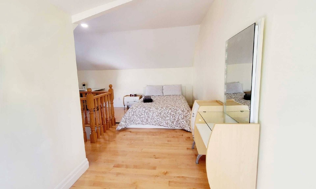 Trinity - Bellwoods House | Downtown Toronto 3 bedrooms unit Near Trinity bellwood park
