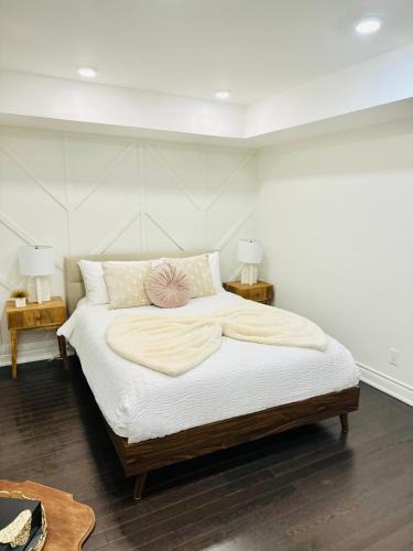 Davenport Apartment | Dufferin Serenity Suite