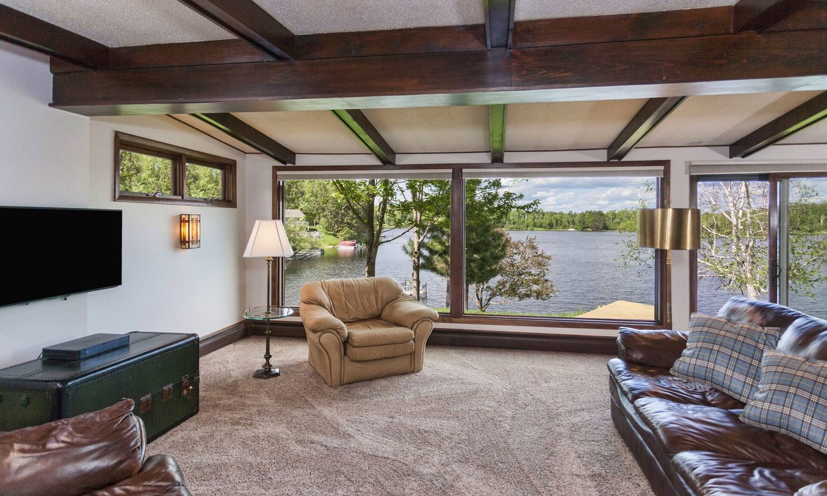 Duluth House | DULUTH LAKE HOME GREAT FAMILY GATHERING ON BEAUTIFUL LAKE INCLUDING A DOCK.