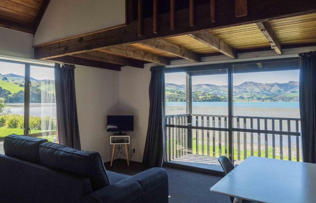 Duvauchelle Hotel | Duvauchelle Seaside Motel