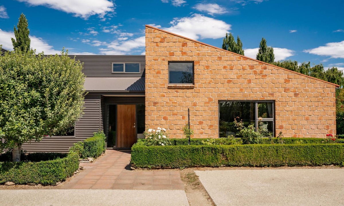 Mount Pisa House | Edgewater Escape - Cromwell Holiday Home