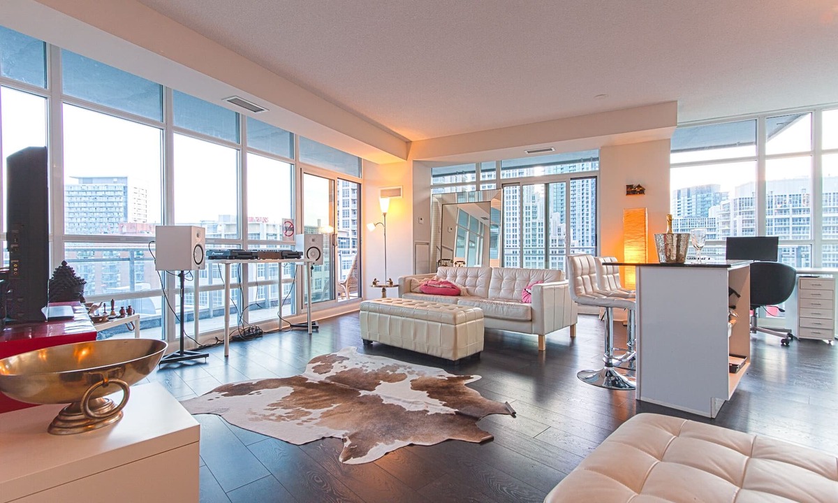 Bathurst Quay Apartment | Elegant 2 BD Waterfront Condo Downtown Toronto