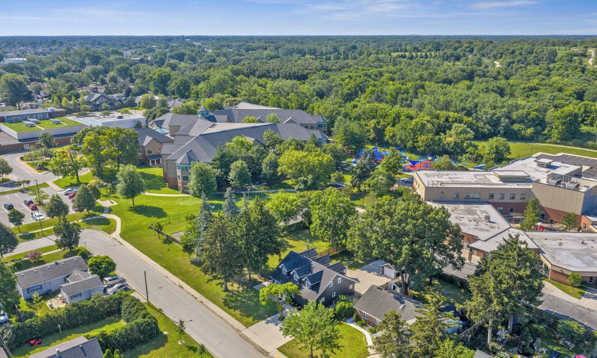 Windsor House | Elegant 4BR Retreat + Jacuzzi