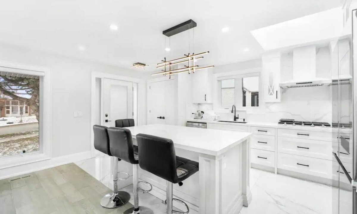 North York House | Elegant Home -Experience Comfort and Luxury