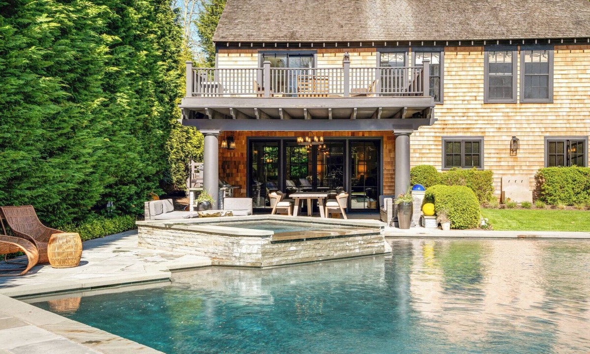Village of Southampton House | Elegantly designed farmhouse; open and bright living that exudes relaxation.
