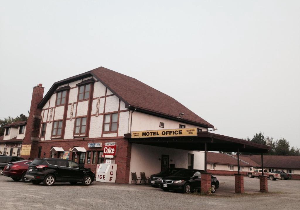 Timiskaming District Hotel | Englehart Motel
