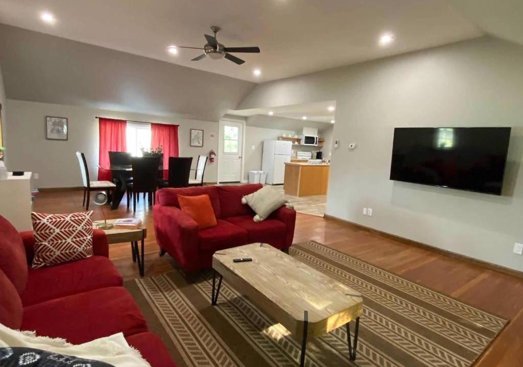Waterloo Apartment | ENTIRE 2-BEDROOM TOWNHOUSE ON a RUSTIC FARM - C