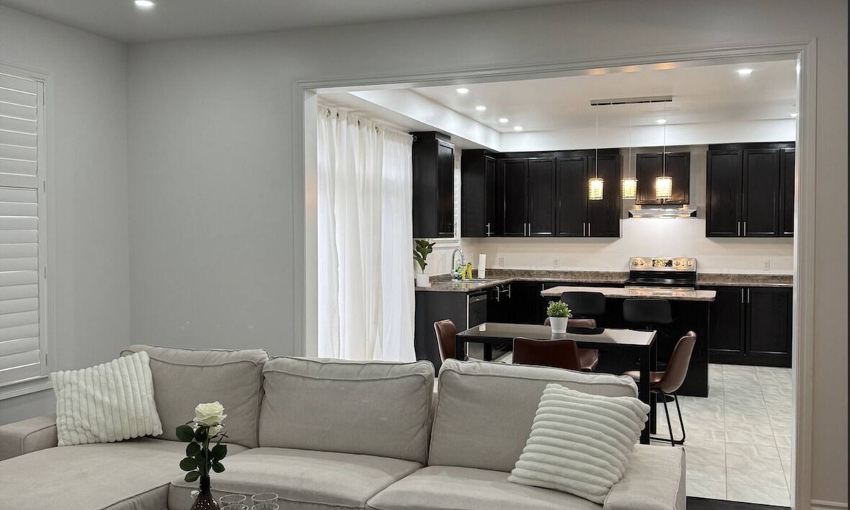 Durham Region House | Entire Modern Home in Oshawa