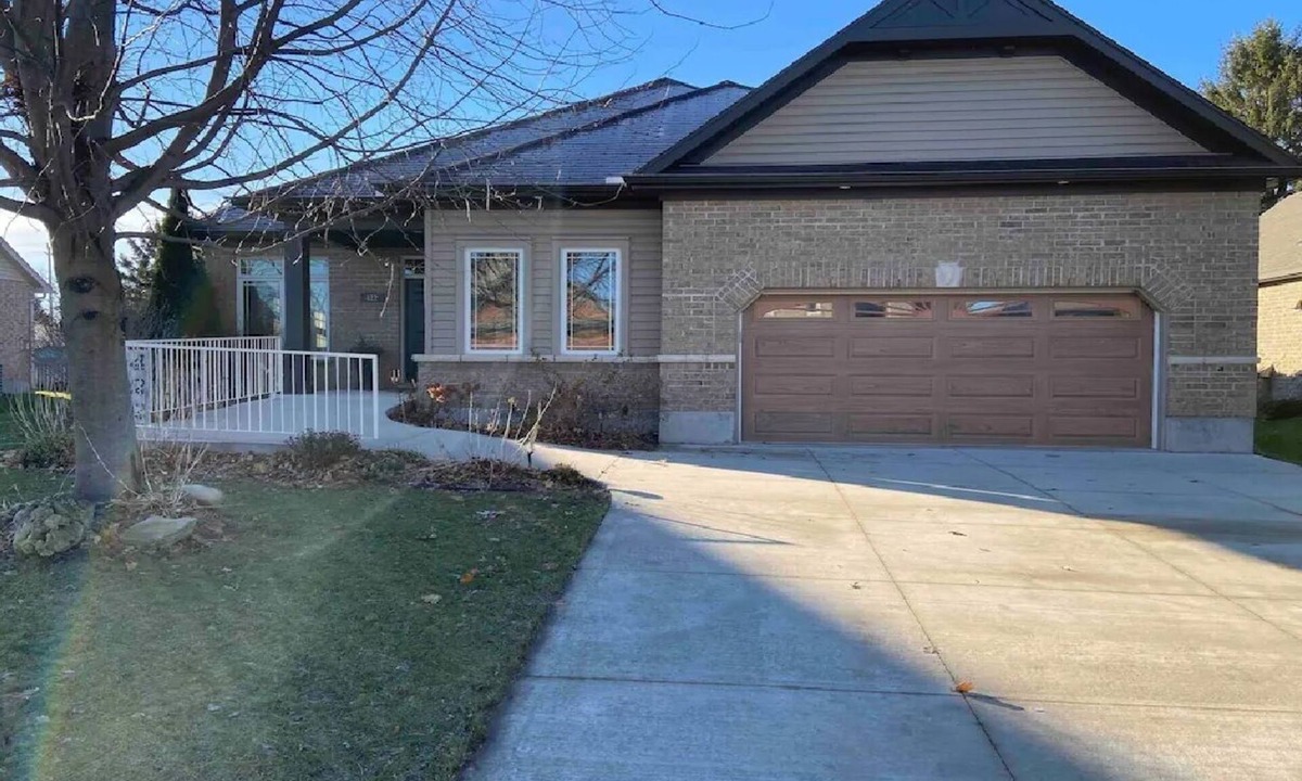 Port Elgin House | Entire Vacation Home with 5 Bedrooms & 3 Bathrooms