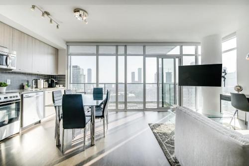 Old Town Apartment | Epic 2BR Condo with Panoramic CN Tower & City View