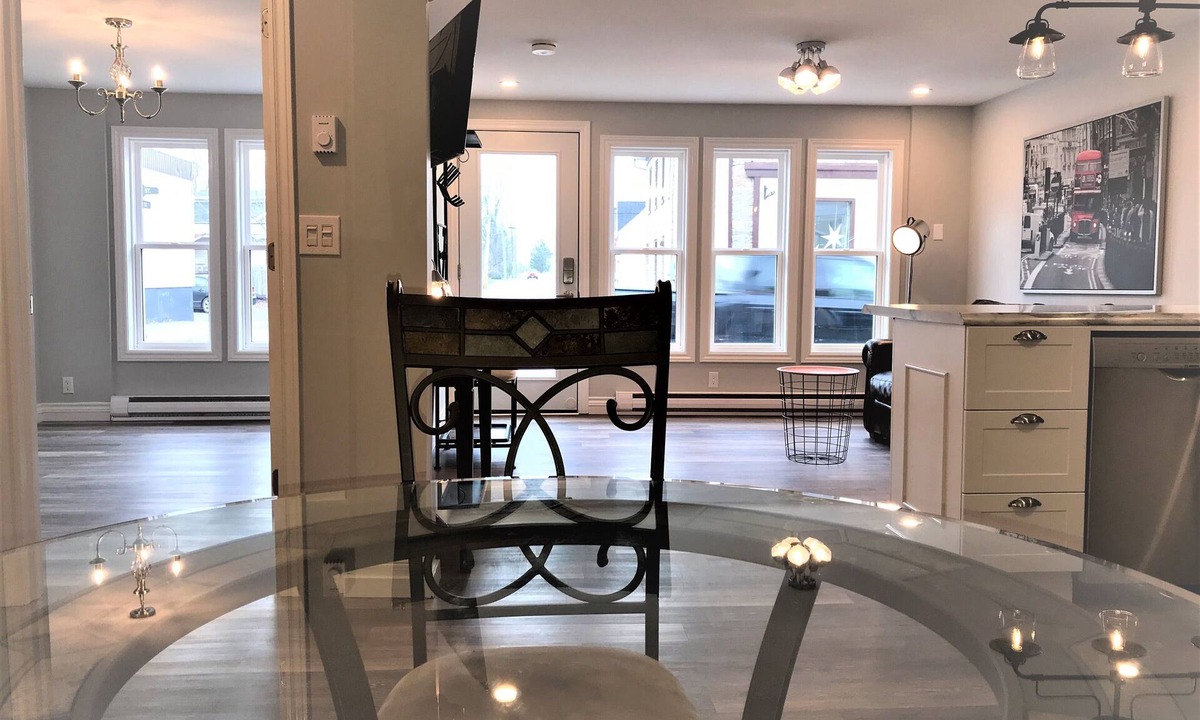 Carleton Place Apartment | Esther's Place-Carleton Place Downtn Apt