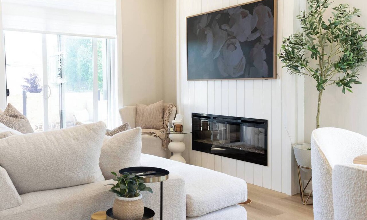 Mount Forest House | Executive Luxury Condo Corporate Stay Sleeps 4