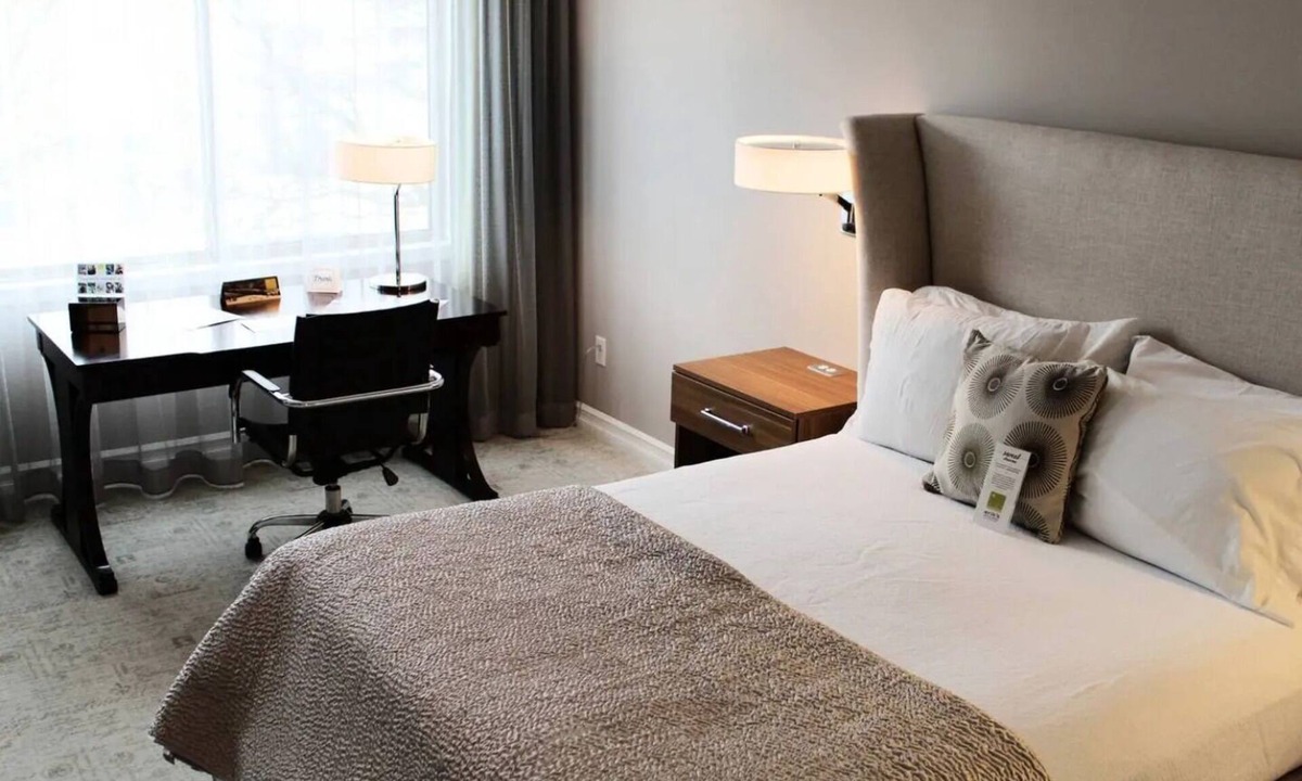 Edina Apartment | Executive Queen Room in Minneapolis Boutique Hotel
