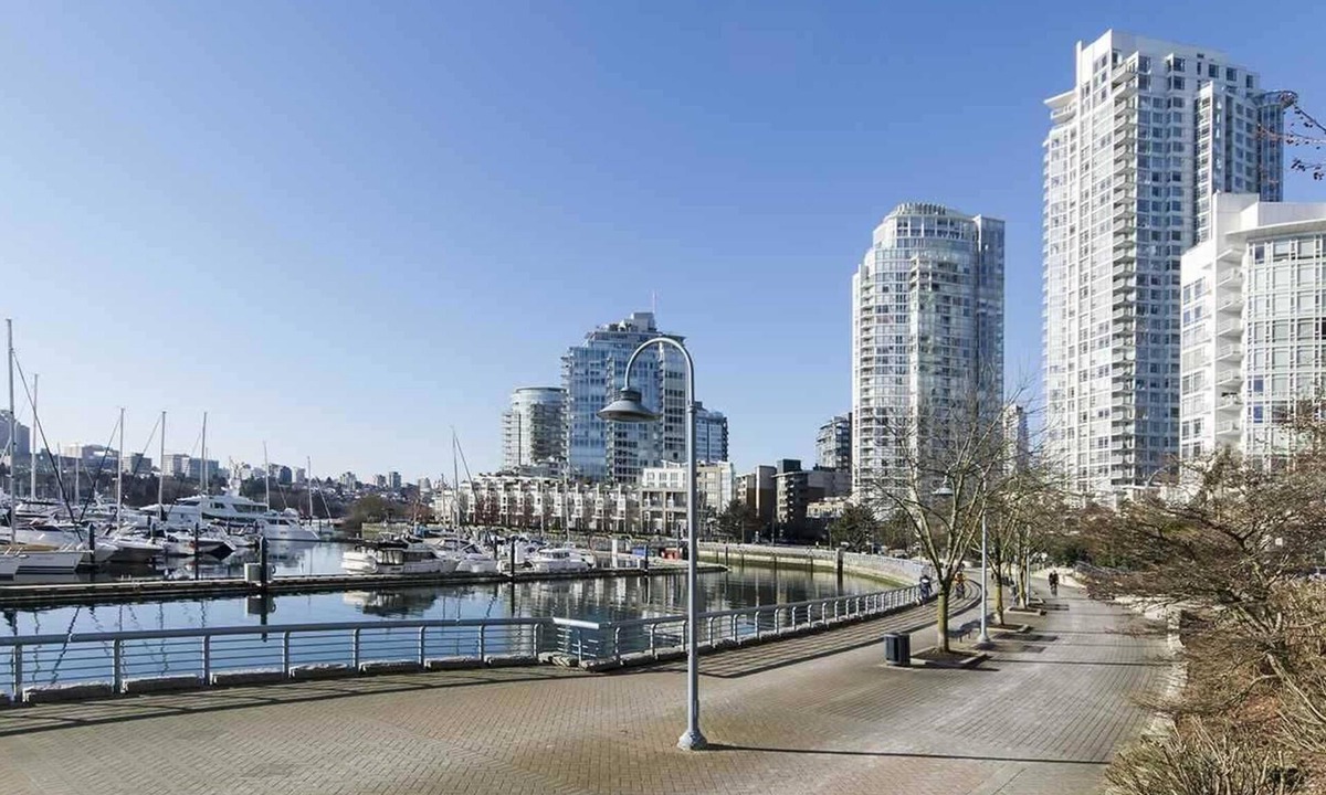 Yaletown Condo | Exquisite 1bedroom+Den Furnished Condo