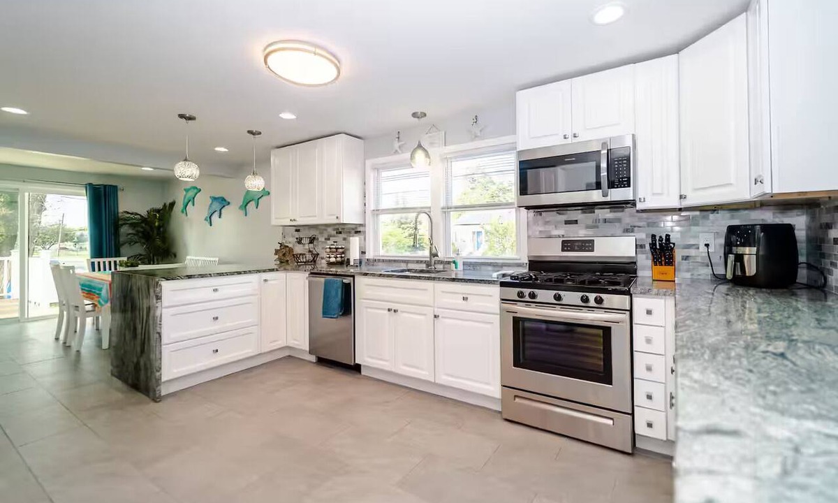 Long Branch Apartment | Fabulous Apt w/full amenities, blocks to beach!