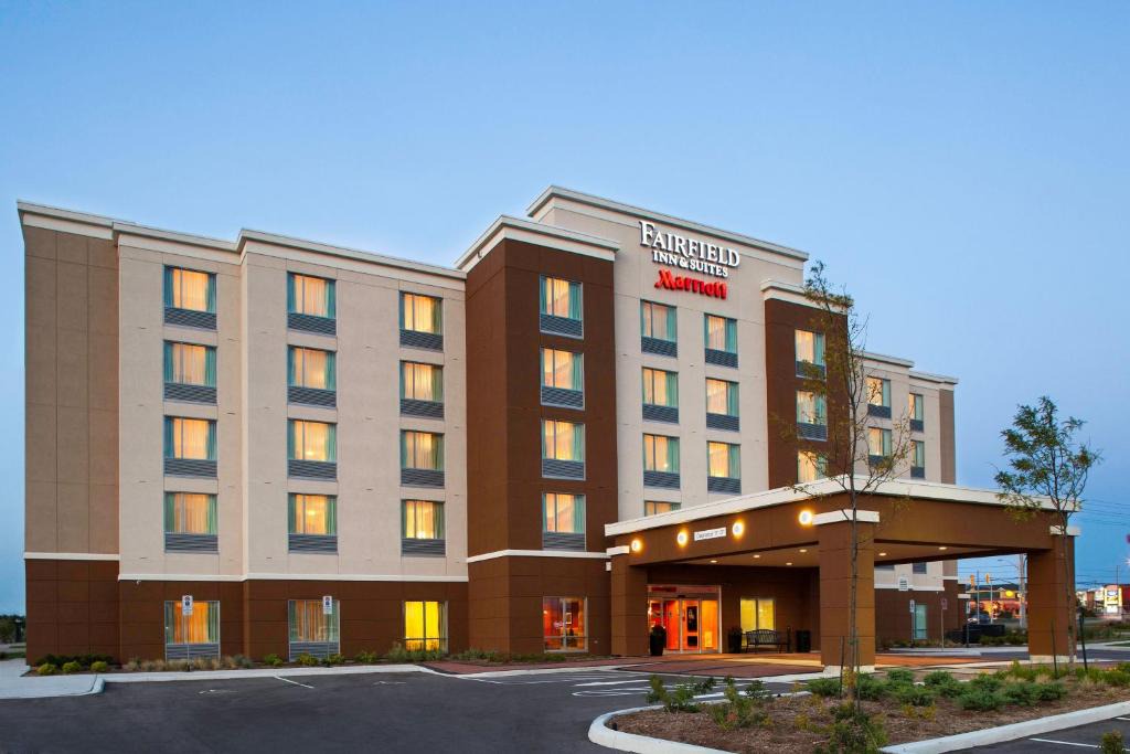 Gateway Hotel | Fairfield Inn & Suites by Marriott Toronto Mississauga