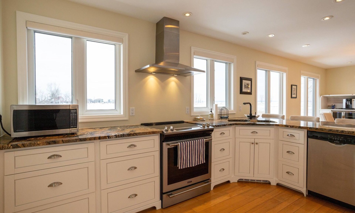 Long Point Cottage | Family Cottage with breaktaking views of Lake Erie