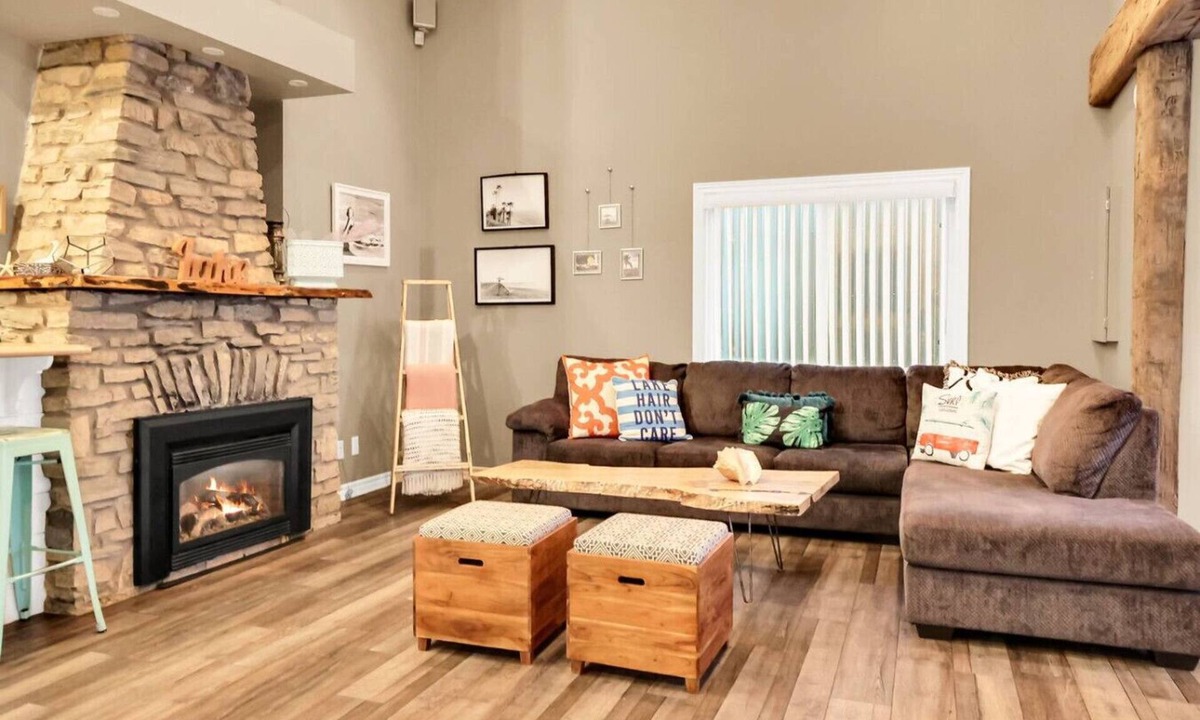 Crystal Beach House | Family friendly Getaway- Steps to the beach!
