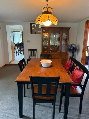 Wellington House | Farmhouse PEC - Cozy Prince Edward County Retreat