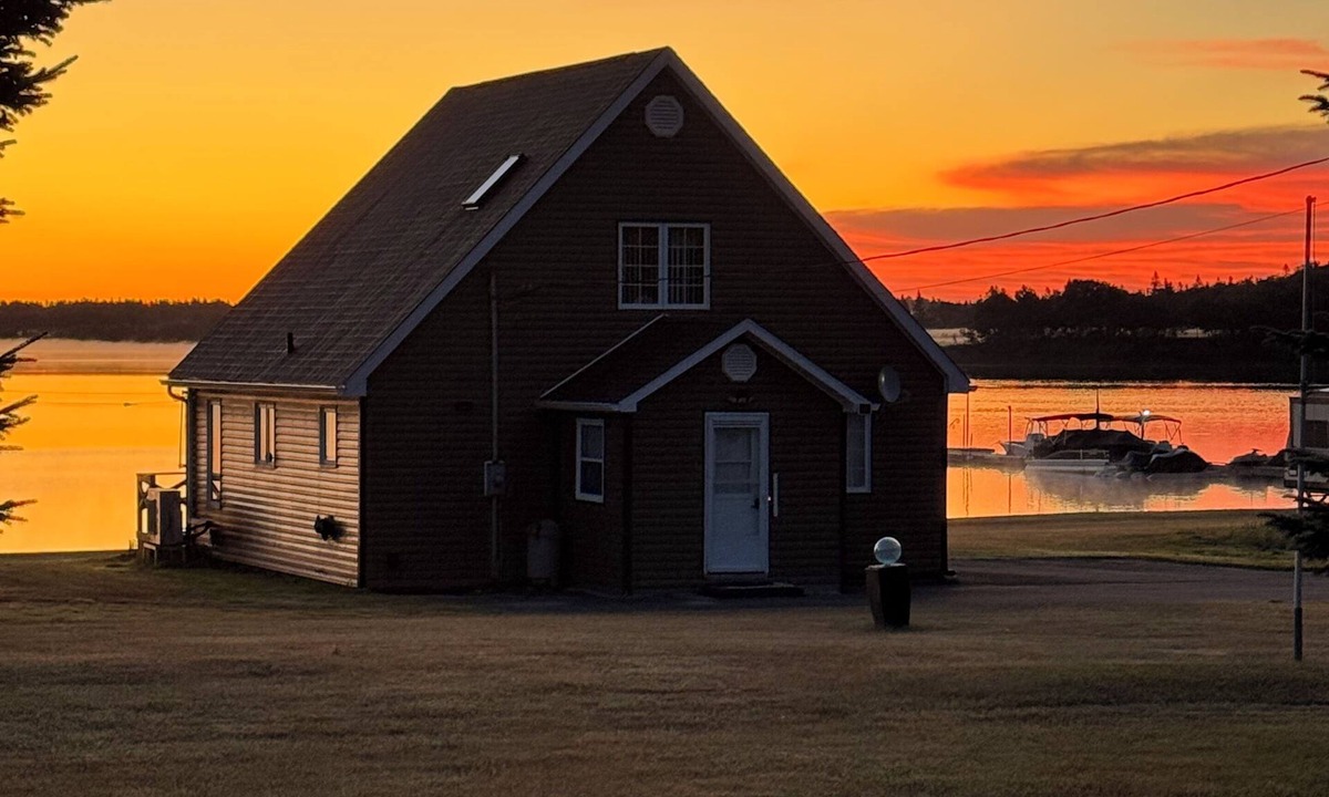 Rexton House | Frandy's River Resort, Hot Tub, Docks/River front