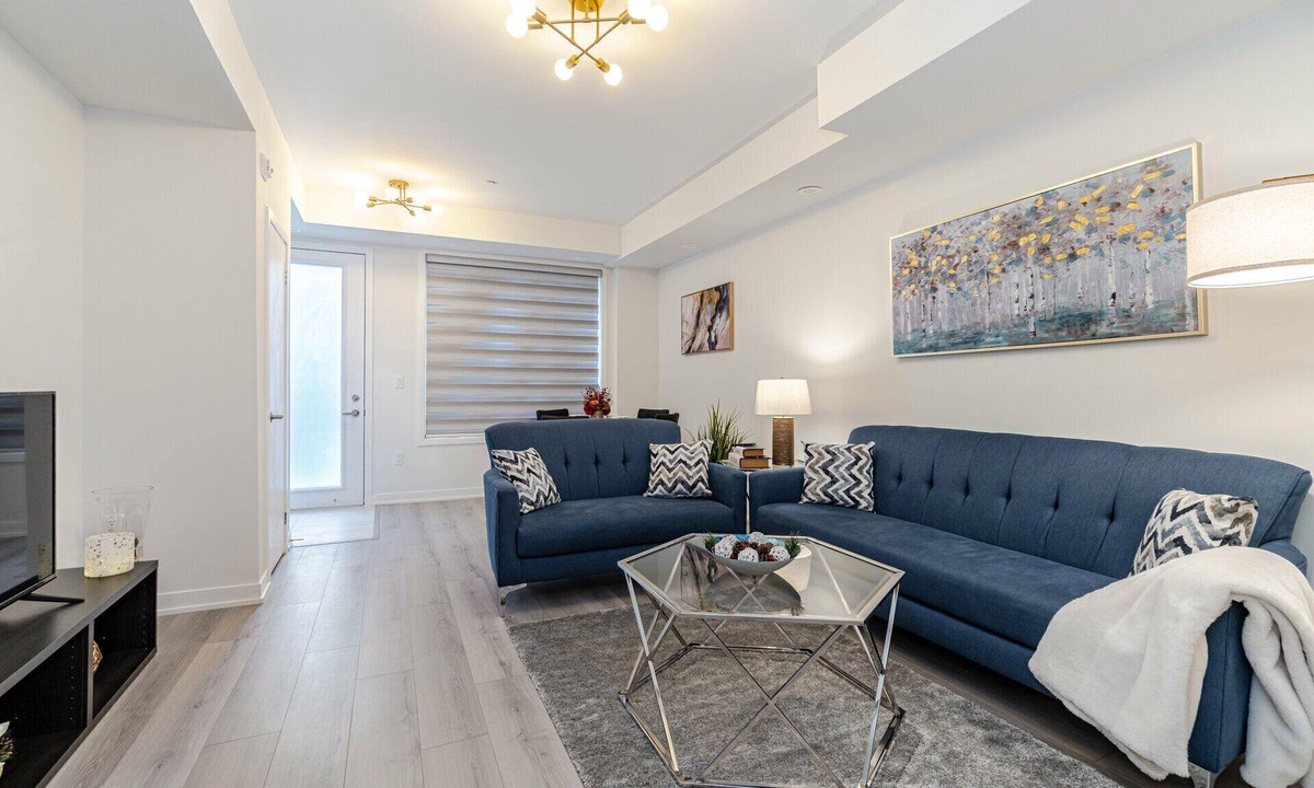Erin Mills House | Fully Furnished Two Bedroom Home in the Quite Neighborhood