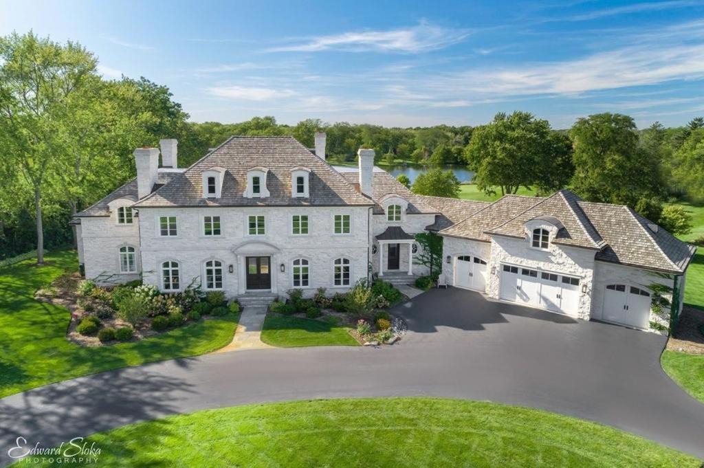 Vaughan Villa | Gated 7000 sq ft Mansion, 2.5 Acre Lot, Circular DriveWay, 15 car parking