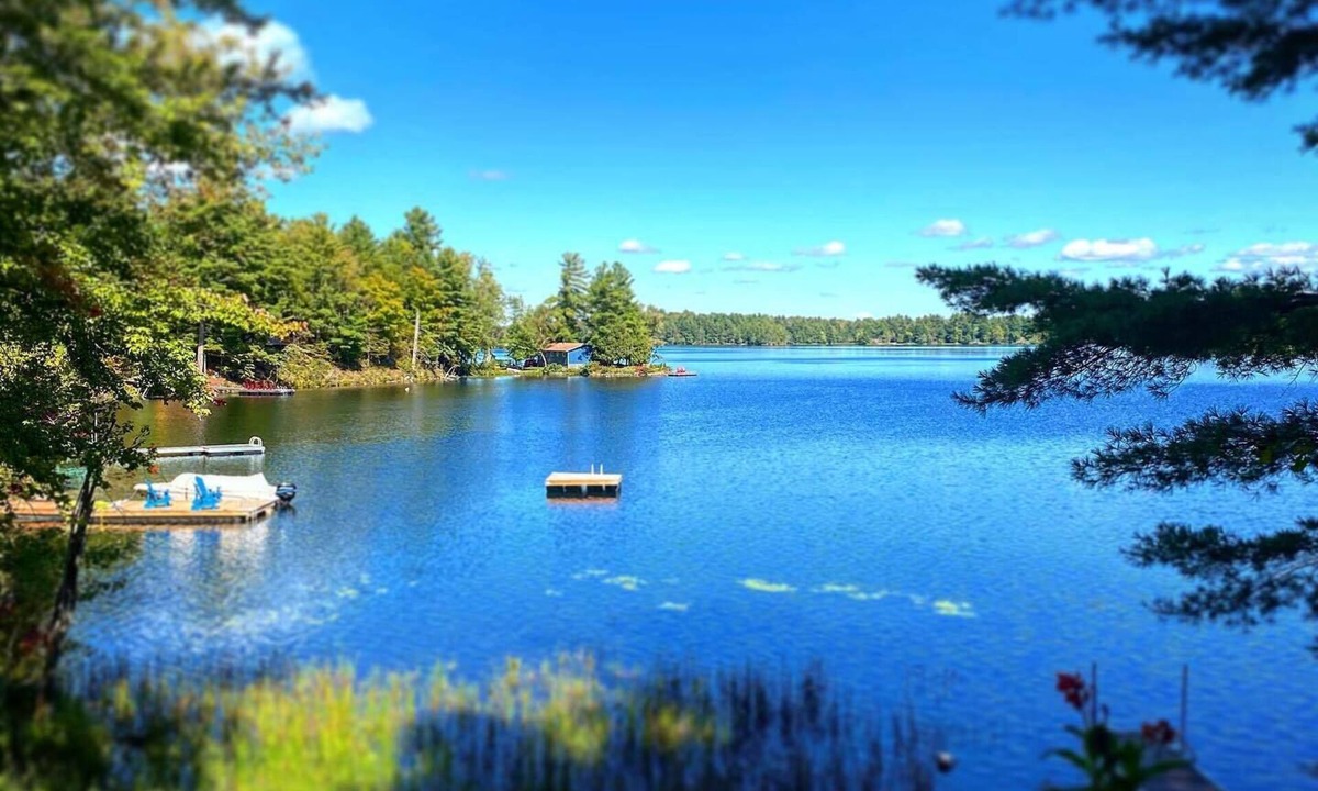 Tay Valley Cottage | Gentle lake breezes and quiet beckon at this cozy lake cottage