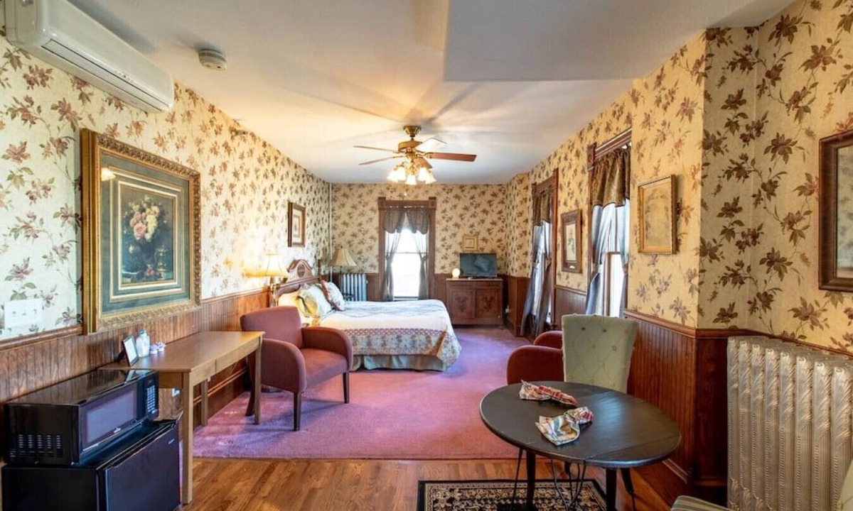 Rush City Hotel | GH5 · #5 Grant House-The Von Perske Zimmer