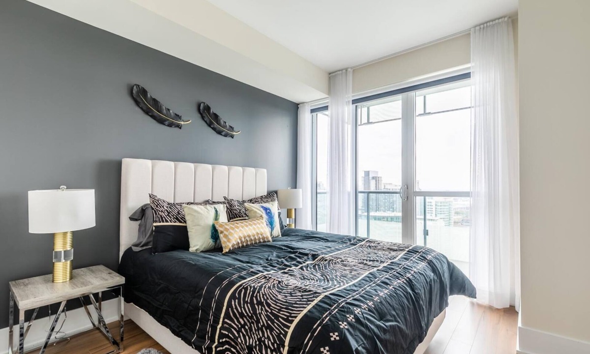 Toronto Entertainment District Condo | GLOBALSTAY. Executive 2BR 2BA Condo in DT. Gym, Pool, Hot Tub
