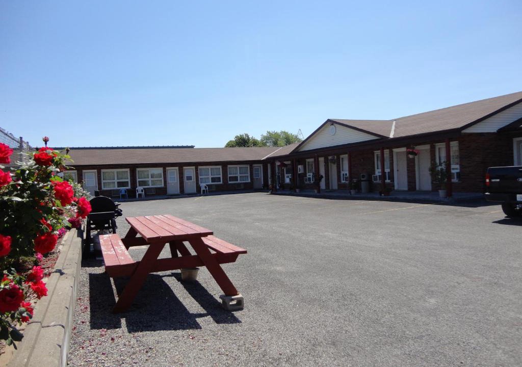Port Colborne Hotel | Good Night Inn