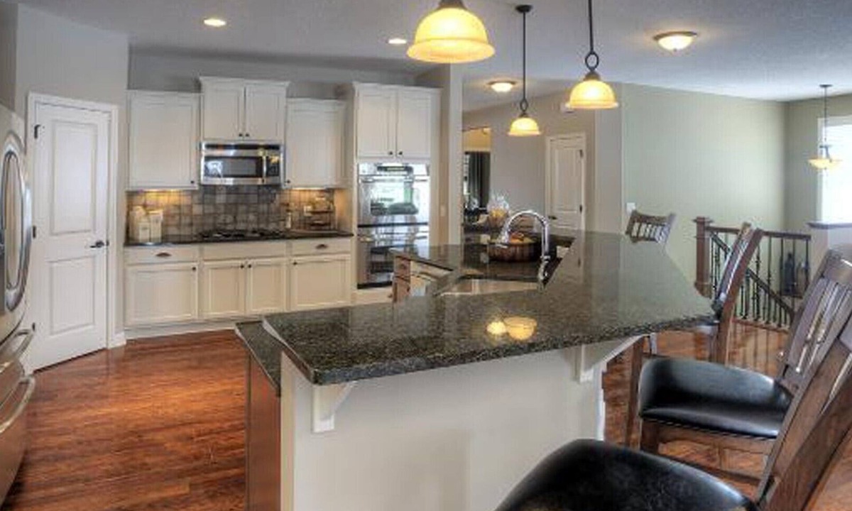 Albertville House | Gorgeous Executive Rambler - Perfect for your time in and out of Minneapolis
