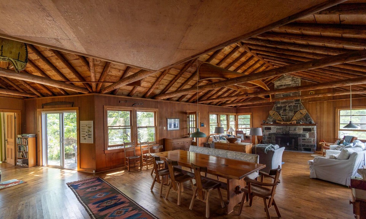 North Kawartha Cottage | Gorgeous Rustic 5-bedroom cottage in North Kawartha with WiFi