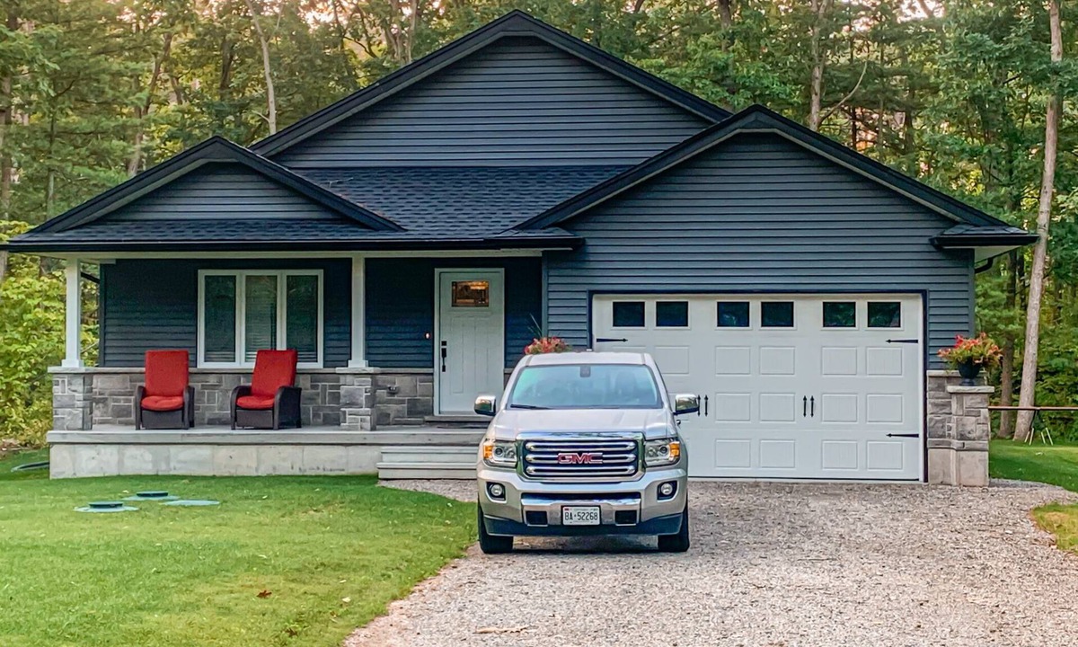 Grand Bend Cottage | Grand Bend Getaway Cottage | Hot Tub & Relax by the Beach | 6Bed+3Bath