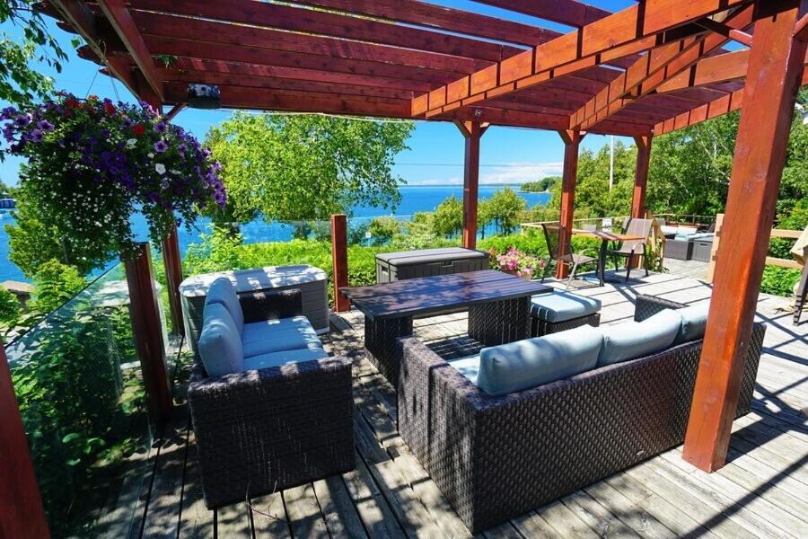 Tobermory Hotel | Grandview Motel