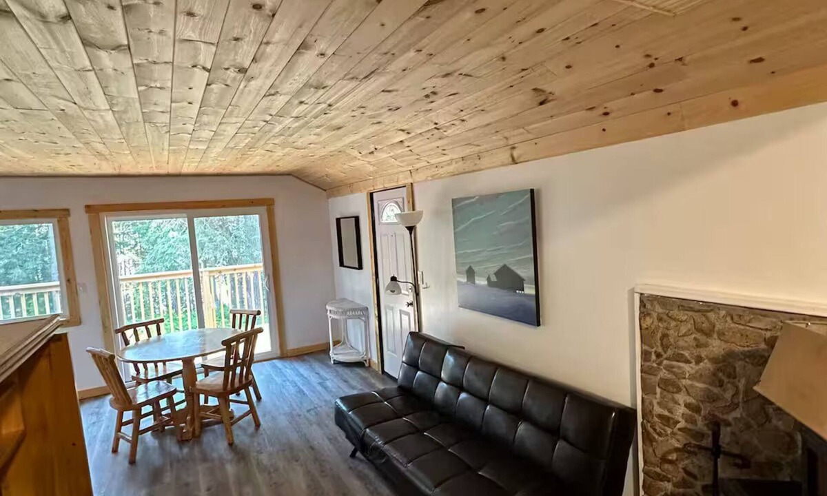 Northern Ontario Cabin | Granite Lake 3 Bedroom Cabin