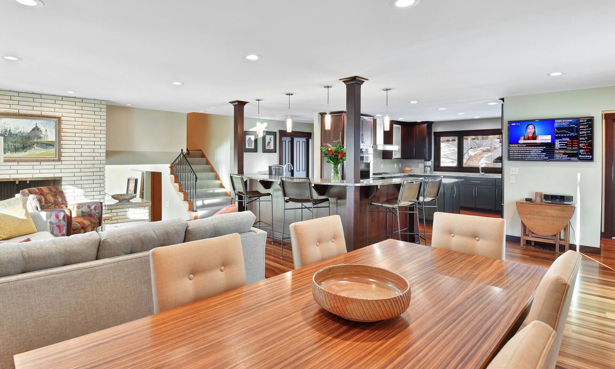 Merriam Park West House | Great St. Paul location. University of St. Thomas, U of M, MSP Intl,n
