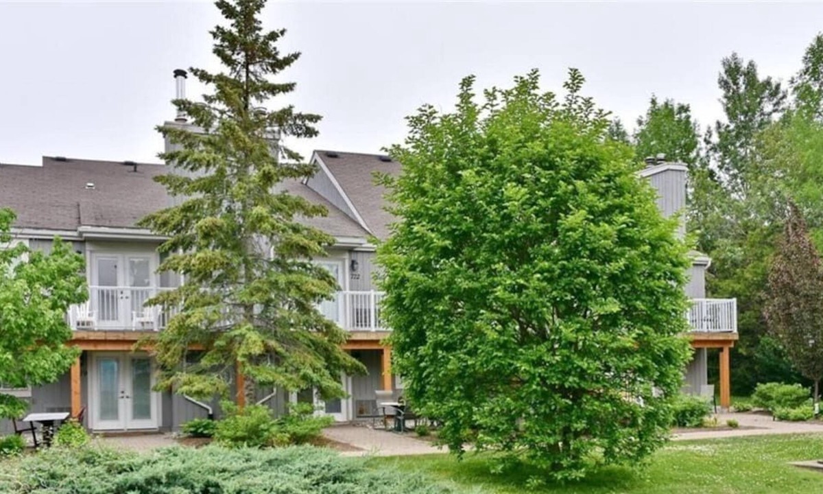 Collingwood Condo | Ground Floor Two bedroom Collingwood Condo