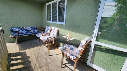 Oamaru Apartment | Guest Suite with private entry own kitchen and bathroom