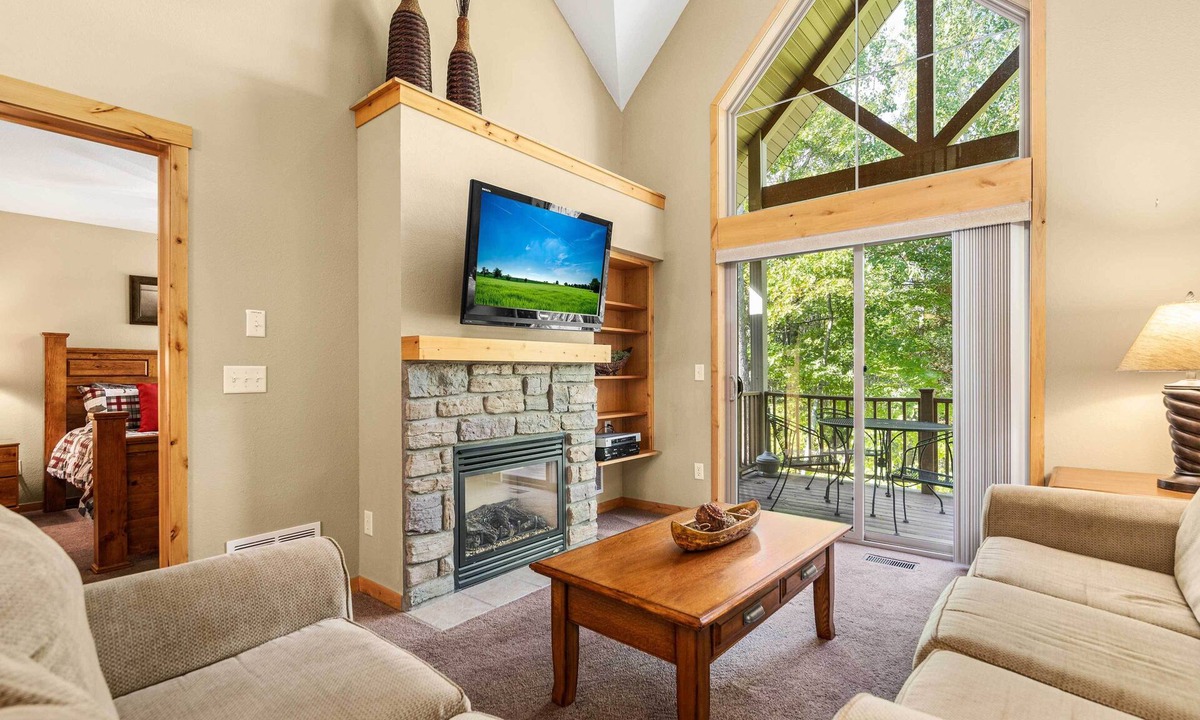 Lake Shore House | Gull Lake All-Season Getaway w/Private Deck