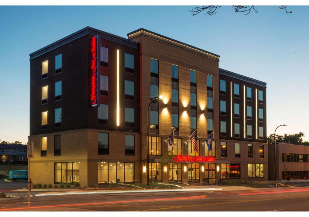 Prospect Park Hotel | Hampton Inn and Suites Minneapolis University Area, MN