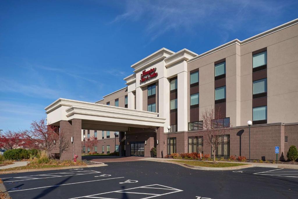 Rogers Hotel | Hampton Inn & Suites Rogers