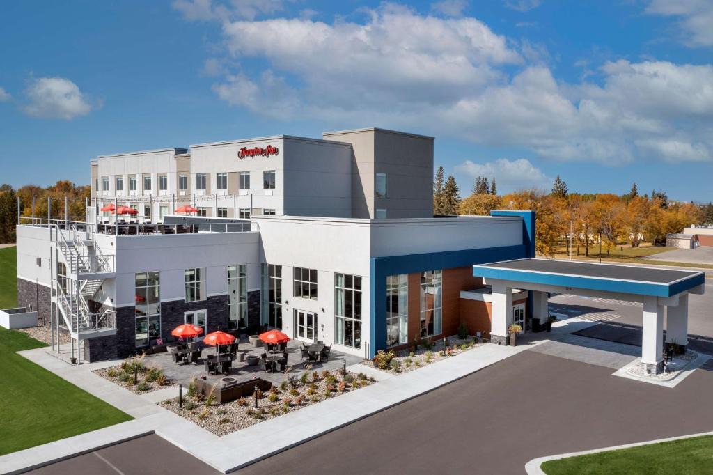 Warroad Hotel | Hampton Inn Warroad, MN